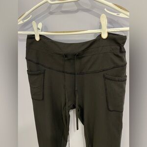 Canadian brand leggings with pockets